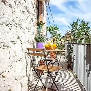 https://casa-leonida.taorminaitalyhotels.com